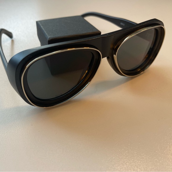 Black & Silver Aviator Style Sunglasses - Picture 5 of 11